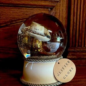 Cowboy Hat Glitter Globe